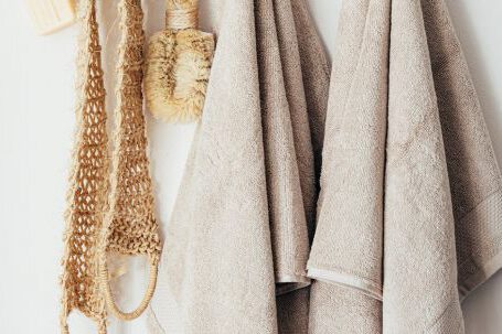 Sustainable Decor - Set of body care tools with towels on hanger